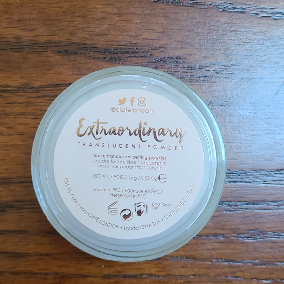 Ciate Extraordinary Translucent Powder - Picture 5 of 5